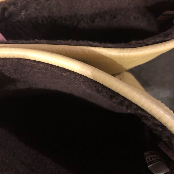 COPY - manitobah mukluks - Picture 7 of 11